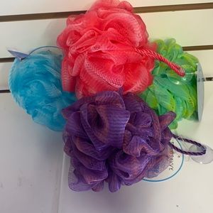 Spa Savvy Exfoliating pouf sponge